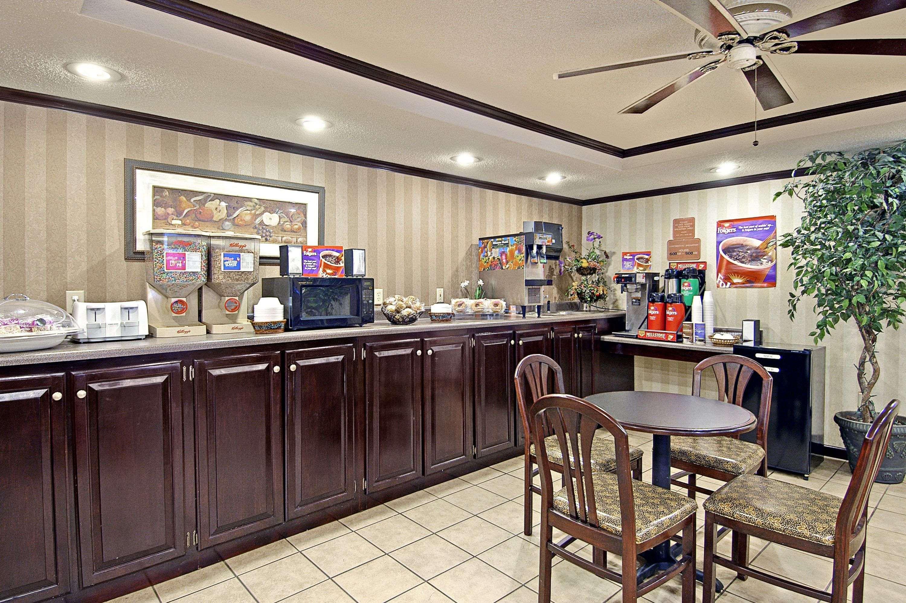 Days Inn & Suites By Wyndham Fort Valley מראה חיצוני תמונה