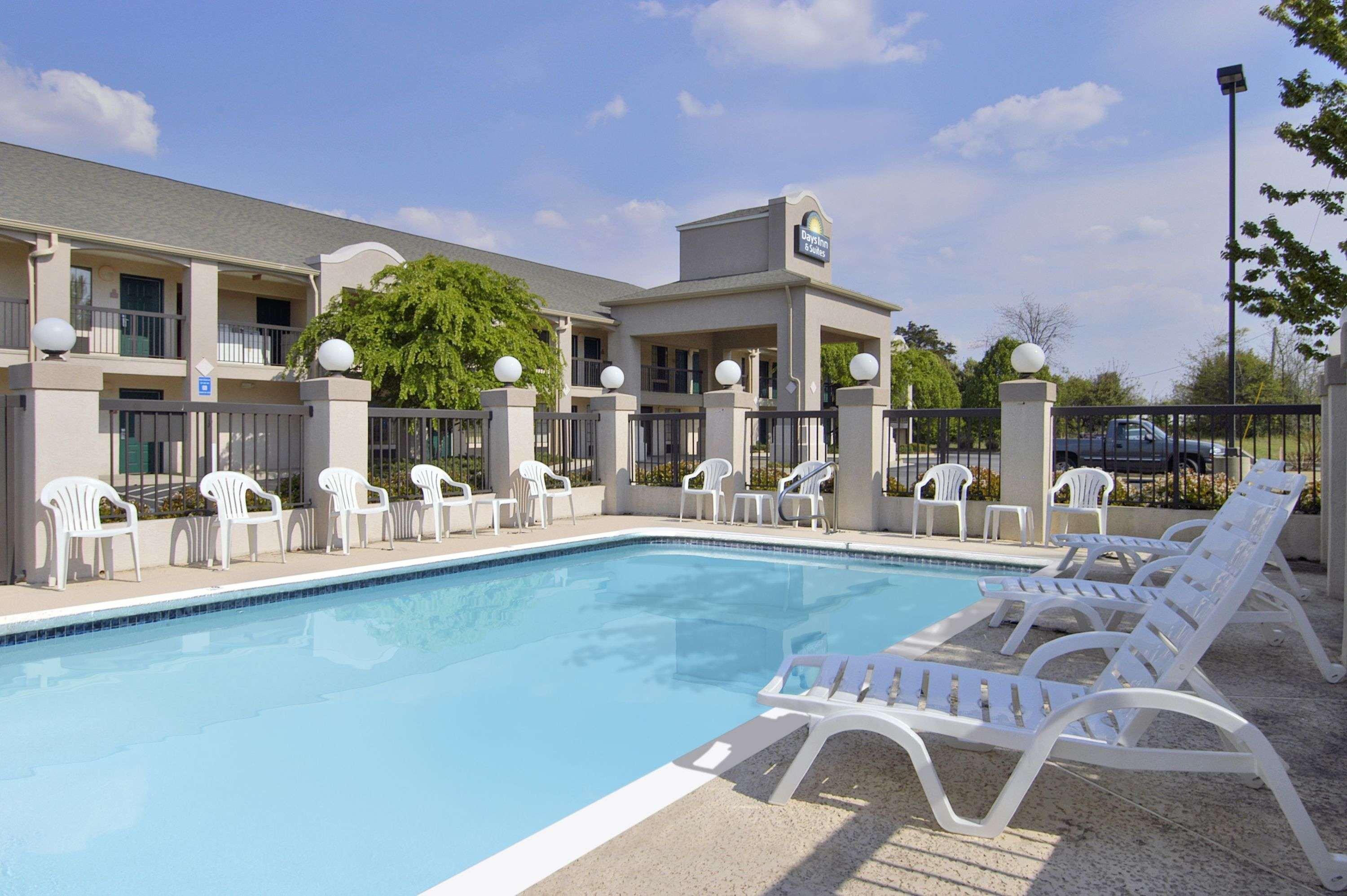 Days Inn & Suites By Wyndham Fort Valley מראה חיצוני תמונה