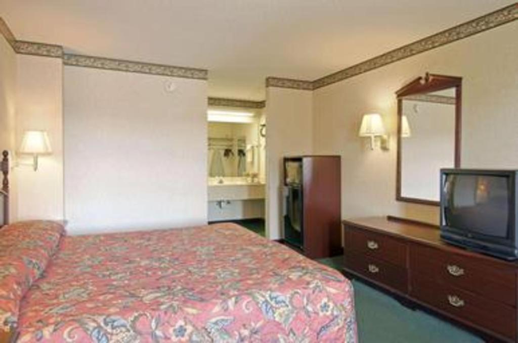 Days Inn & Suites By Wyndham Fort Valley מראה חיצוני תמונה