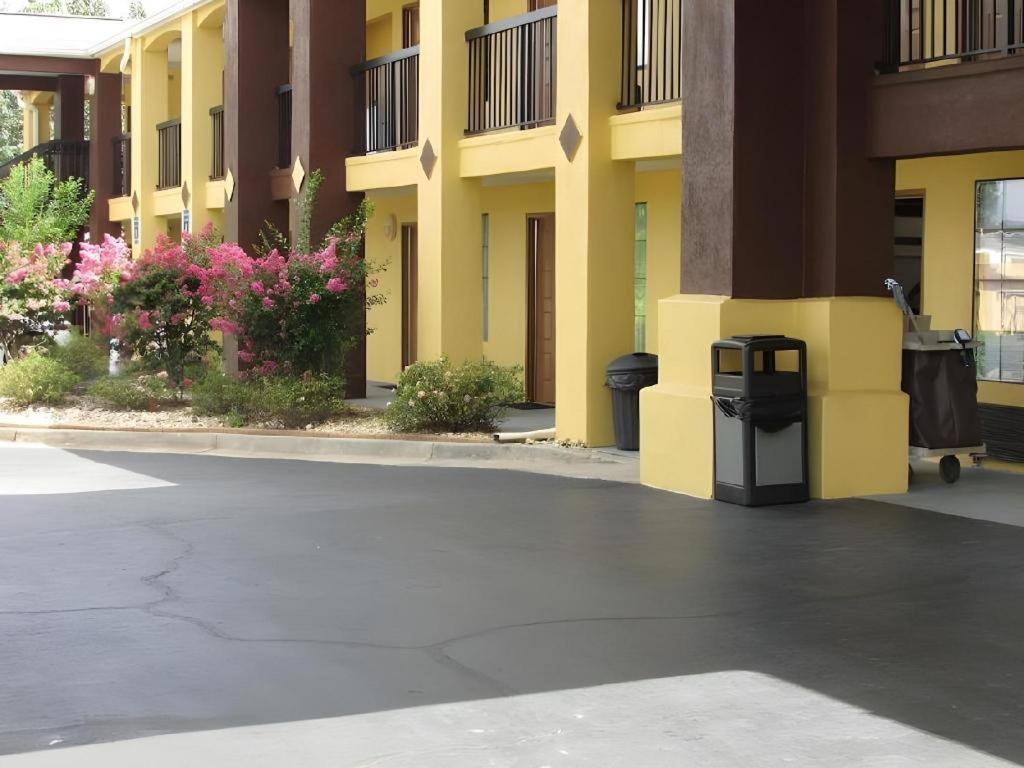 Days Inn & Suites By Wyndham Fort Valley מראה חיצוני תמונה