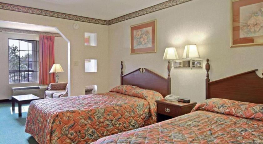 Days Inn & Suites By Wyndham Fort Valley מראה חיצוני תמונה