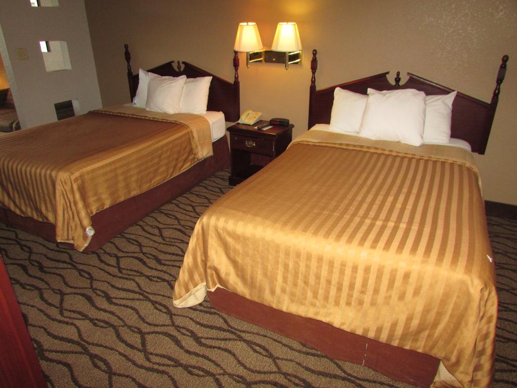 Days Inn & Suites By Wyndham Fort Valley מראה חיצוני תמונה